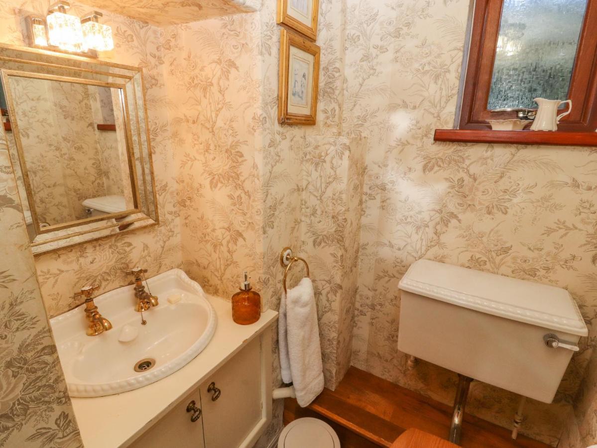 Clerk Beck Cottage Ulverston Extérieur photo